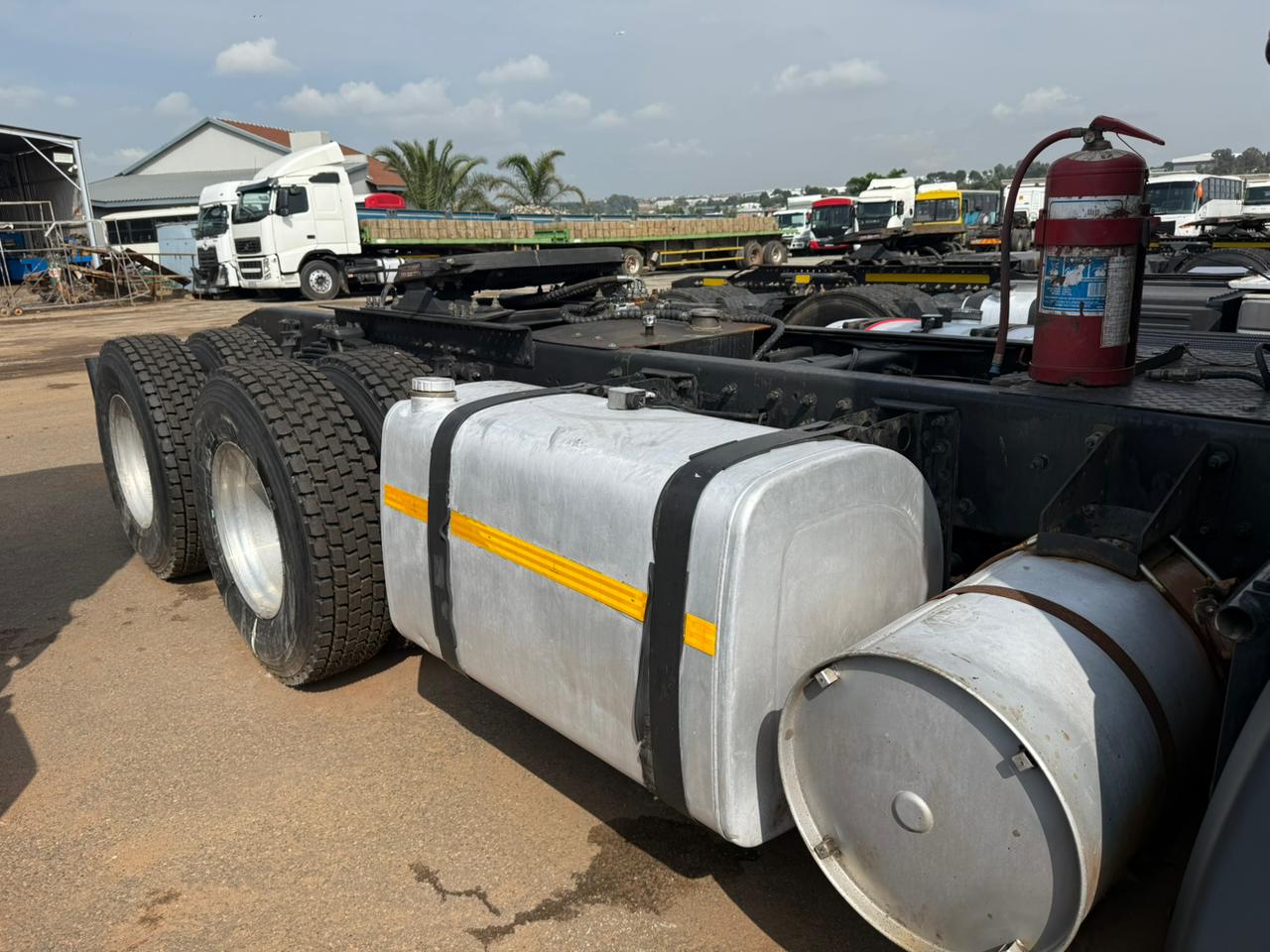 2021 UD QUESTER GWE 440 (IS938)