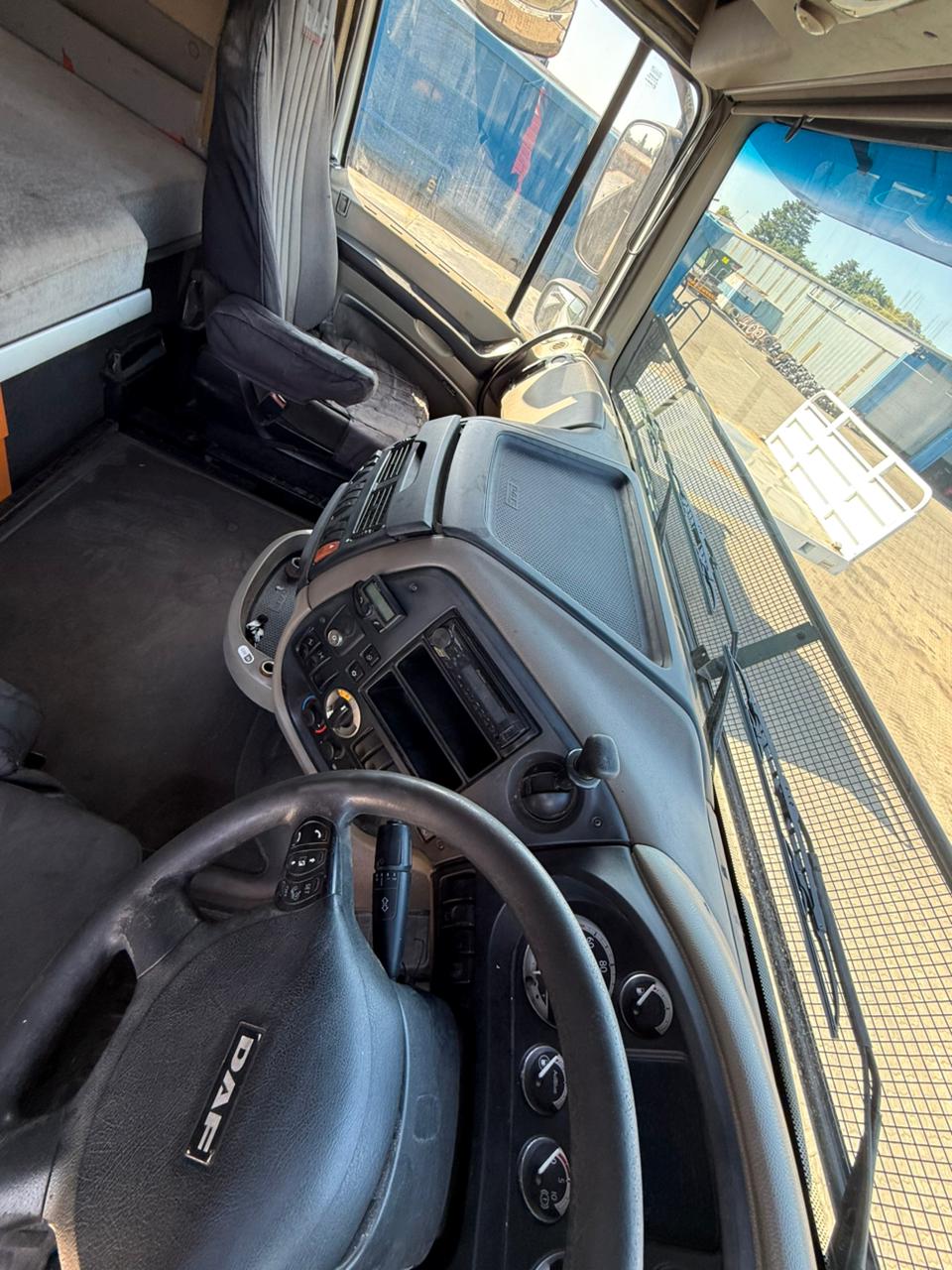 2013 DAF XF 104.460 TRUCK TRACTOR (SN5677)