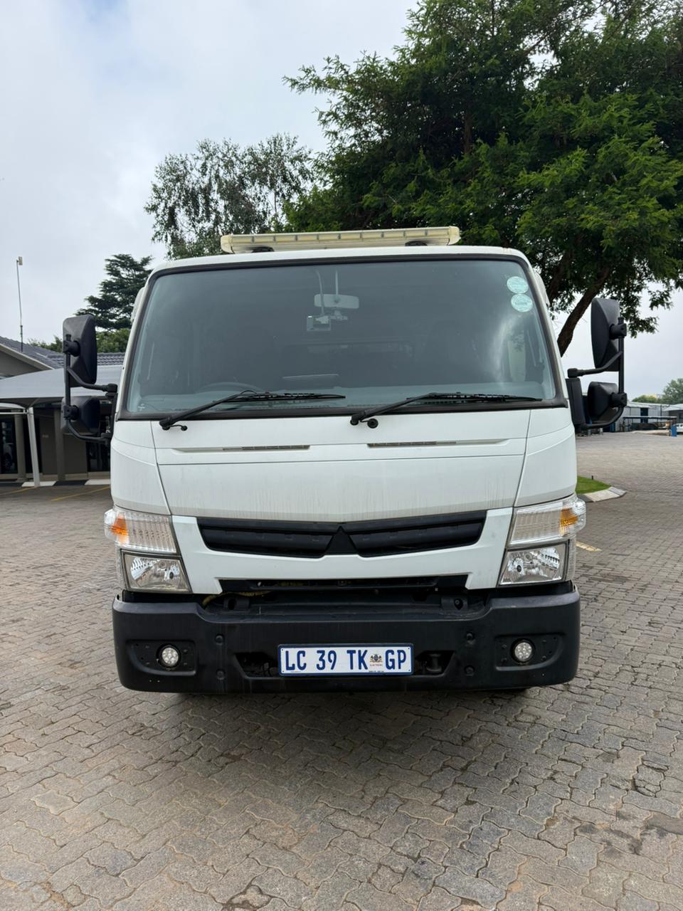 2018 FUSO FE8-150 ROLLBACK (SN5737)