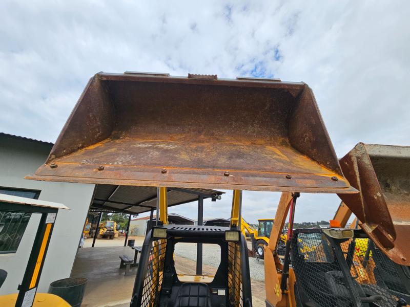 2014 JOHN DEERE 315 SKIDSTEER