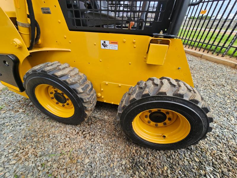 2014 JOHN DEERE 315 SKIDSTEER