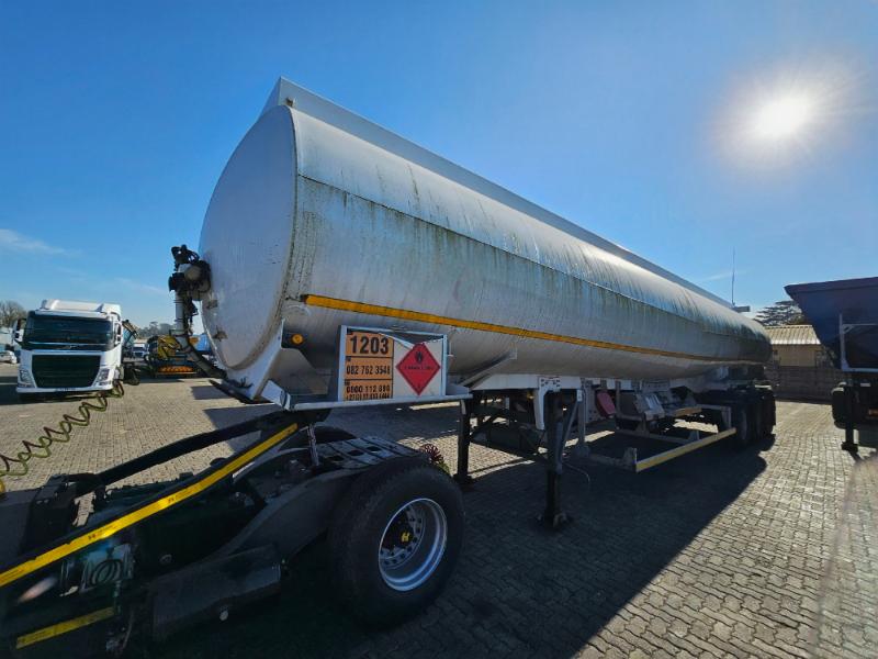 2015 TANK CLINIC TRI AXLE FUEL TANKER TRAILER 50 000L (SN5602)