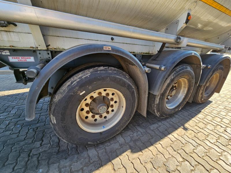 2015 TANK CLINIC TRI AXLE FUEL TANKER TRAILER 50 000L (SN5602)