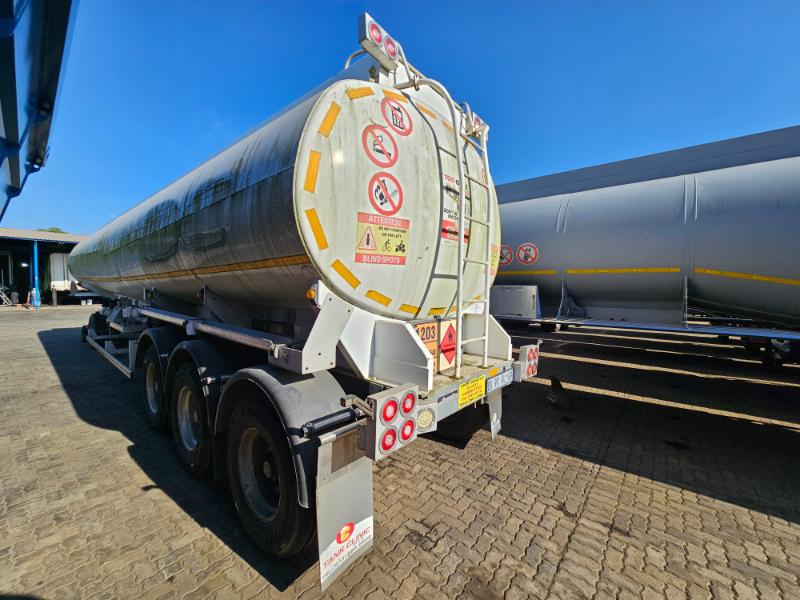2015 TANK CLINIC TRI AXLE FUEL TANKER TRAILER 50 000L (SN5602)