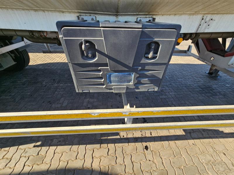 2015 TANK CLINIC TRI AXLE FUEL TANKER TRAILER 50 000L (SN5602)