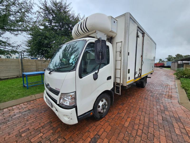 2016 HINO 300-915 FRIDGE BODY TRUCK (CS2180)