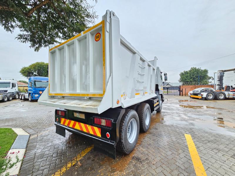 2019 UD QUESTER CWE 330 TIPPER TRUCK