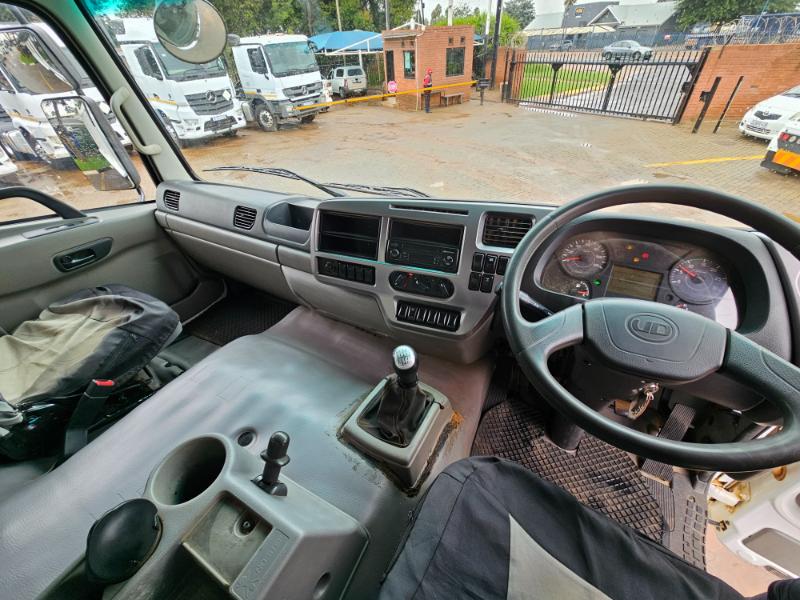 2019 UD QUESTER CWE 330 TIPPER TRUCK