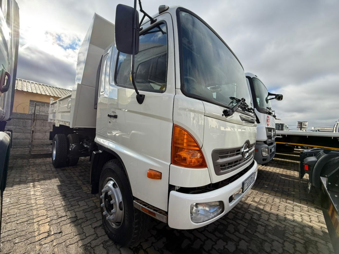 2015 HINO 500-1626 TIPPER 6M3 (SN5692)