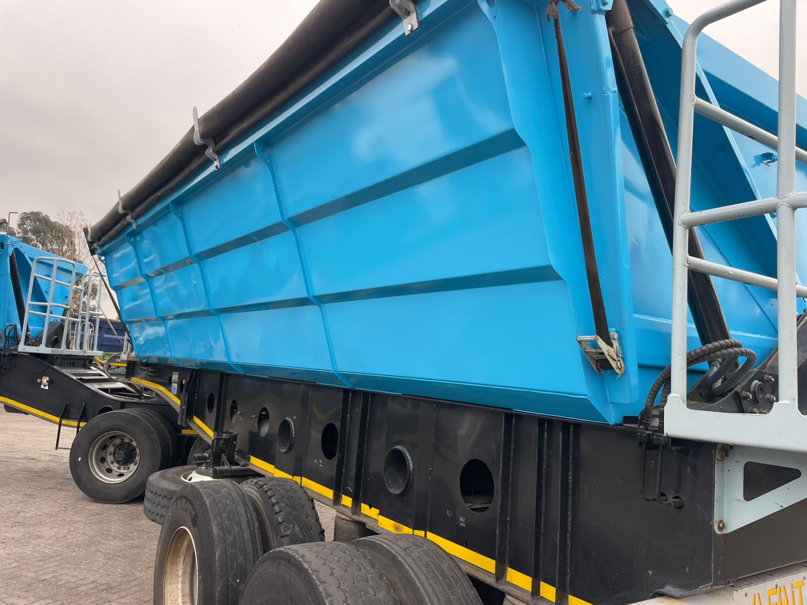 2020 AFRIT LINK SIDE TIPPER (SN573)