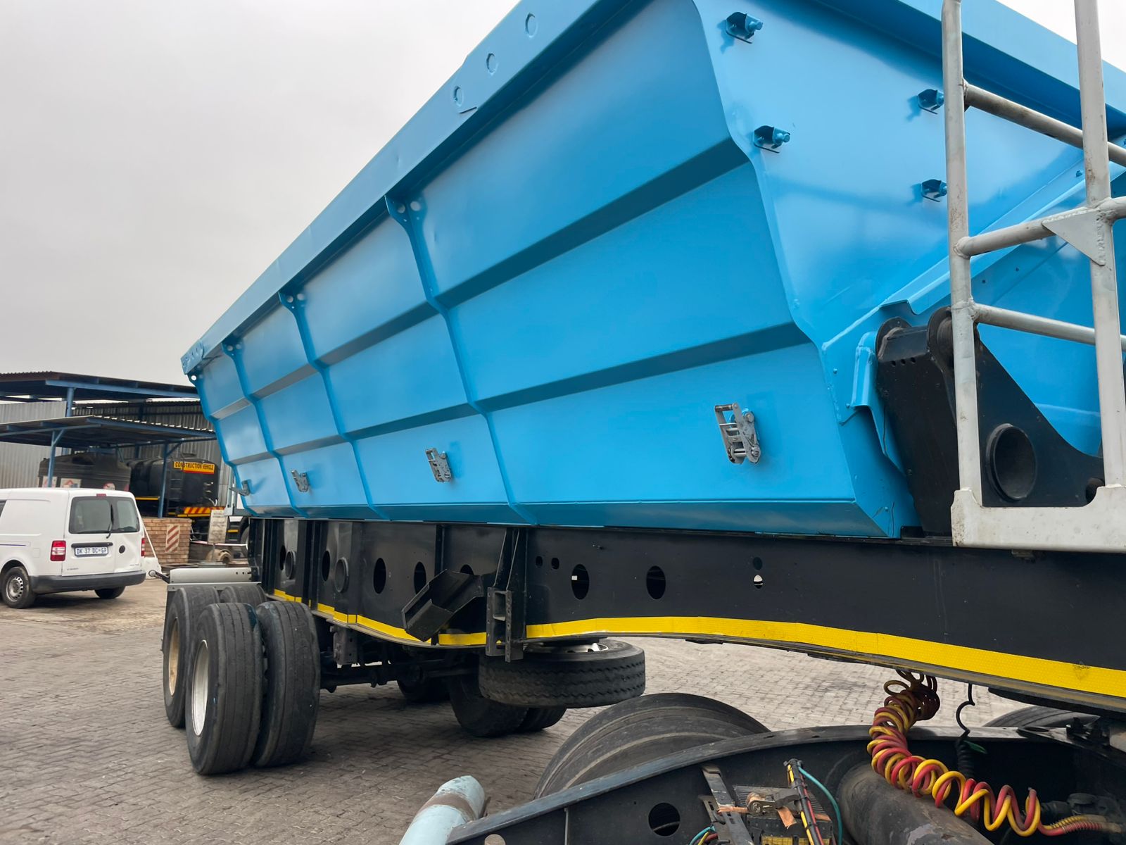 2020 AFRIT LINK SIDE TIPPER (SN573)