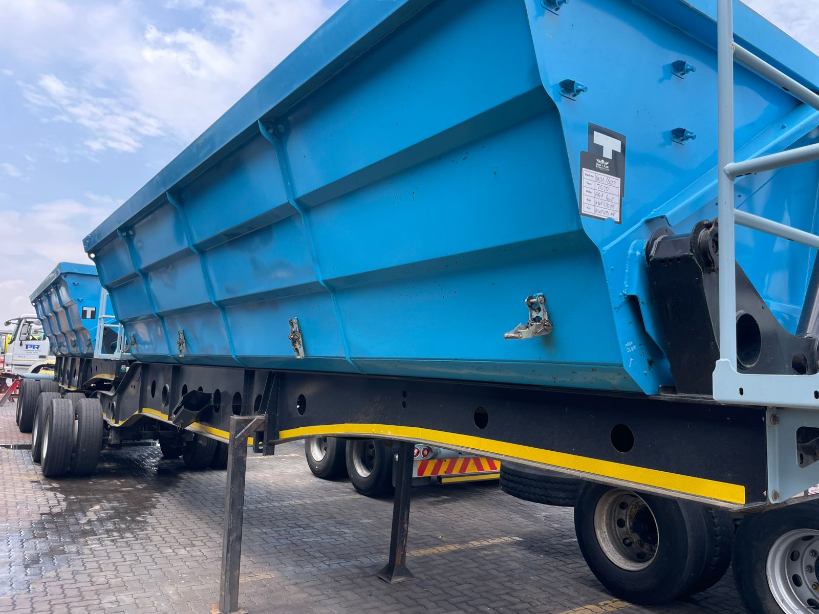 2020 AFRIT LINK SIDE TIPPER (SN5729)