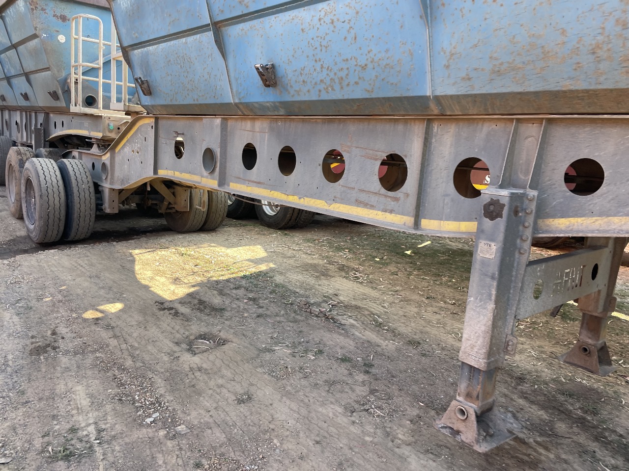 2014 AFRIT LINK SIDE TIPPER (SN5690)