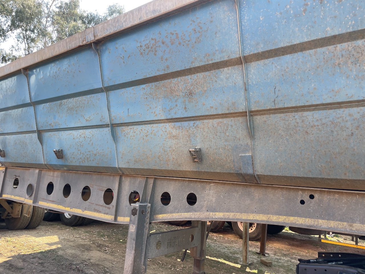 2014 AFRIT LINK SIDE TIPPER (SN5690)