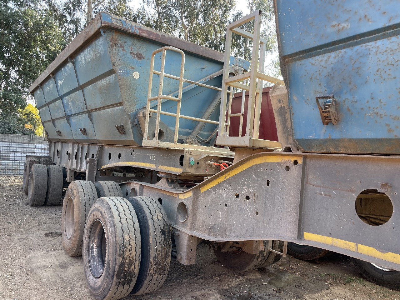 2014 AFRIT LINK SIDE TIPPER (SN5690)