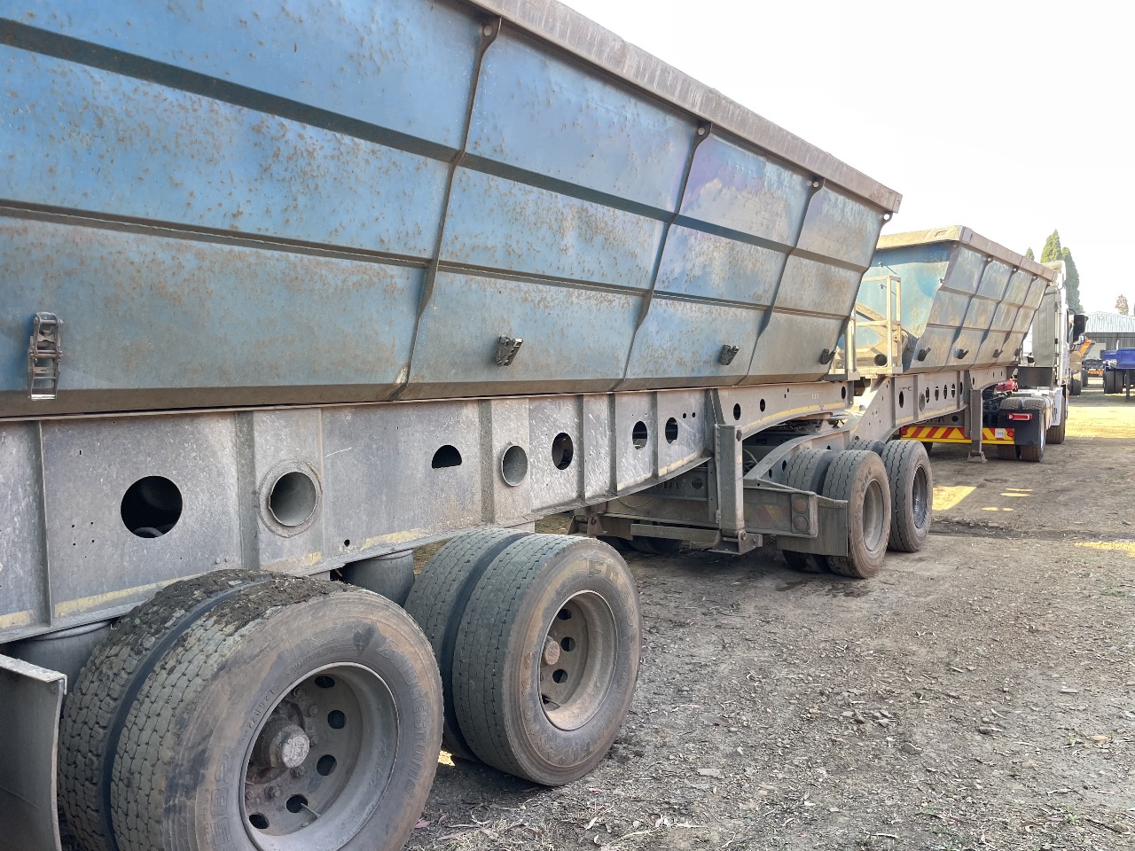 2014 AFRIT LINK SIDE TIPPER (SN5690)