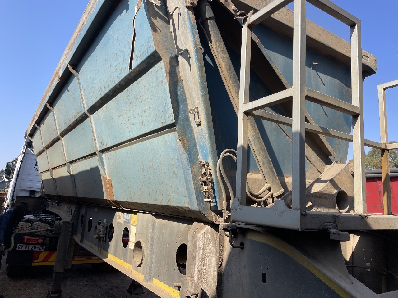 2014 AFRIT LINK SIDE TIPPER (SN5690)