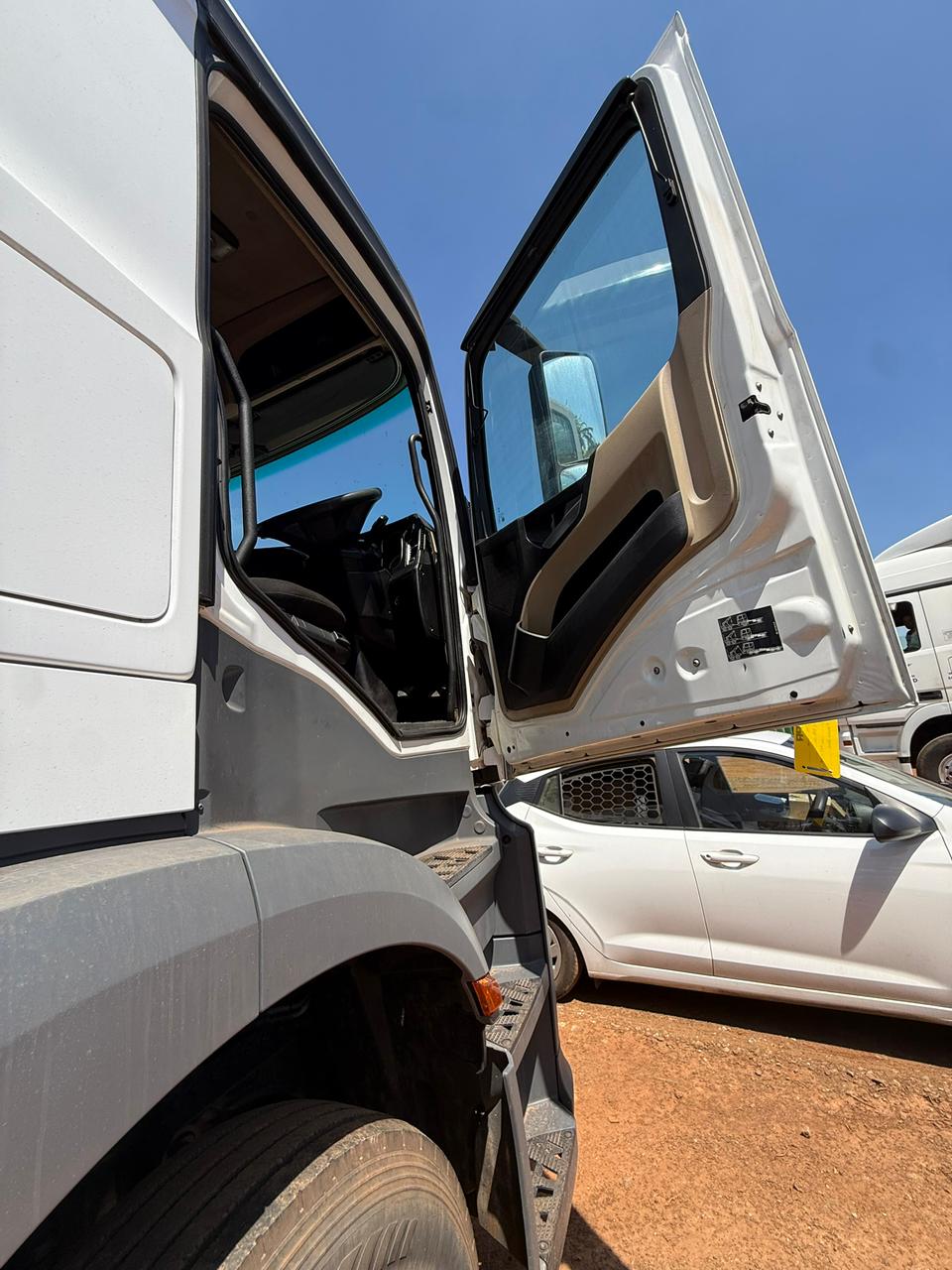 2021 MERCEDES BENZ 2640 TRUCK TRACTOR (IS964)