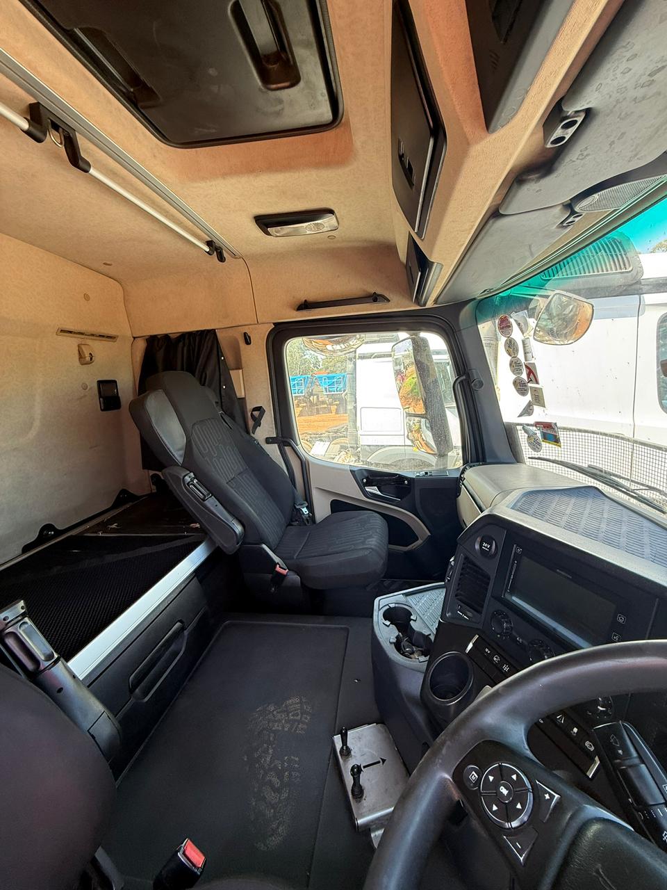 2021 MERCEDES BENZ 2640 TRUCK TRACTOR (IS964)