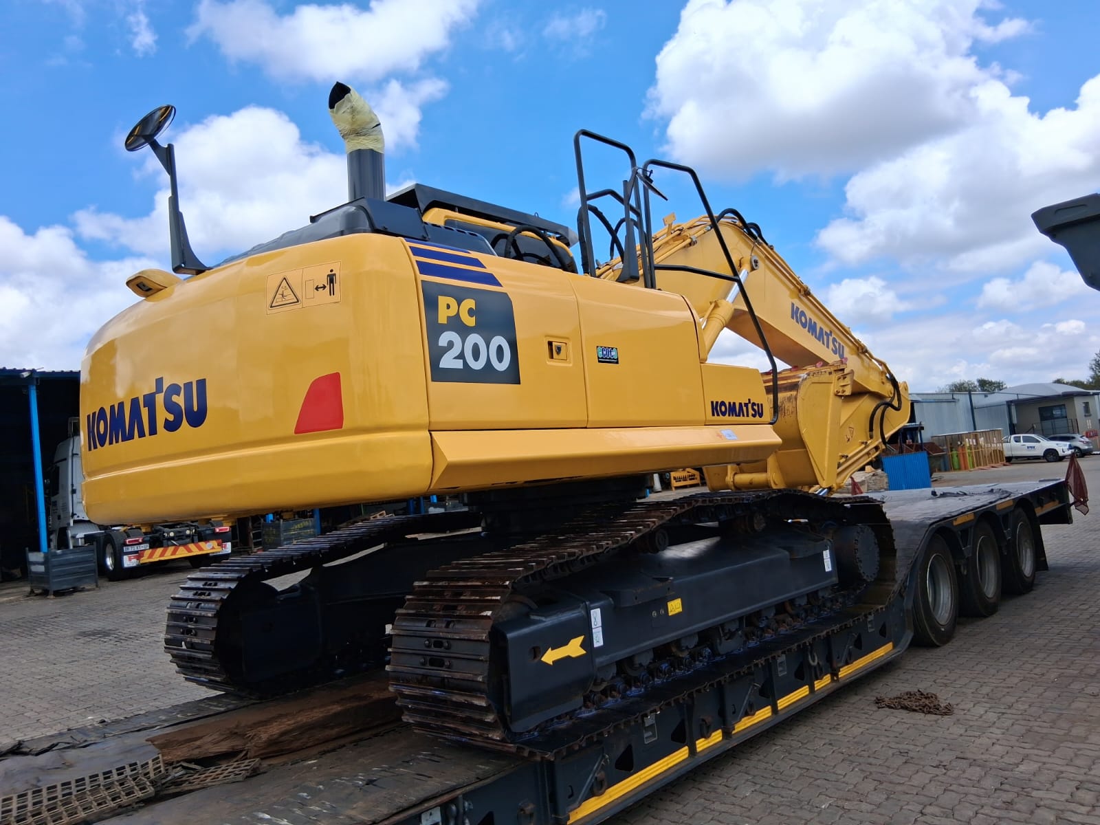 2022 KOMATSU EXCAVATOR PC200-8 (A1328)