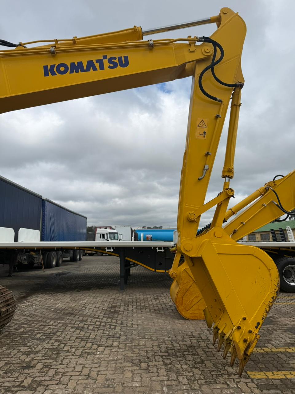 2022 KOMATSU EXCAVATOR PC200-8 (A1331)