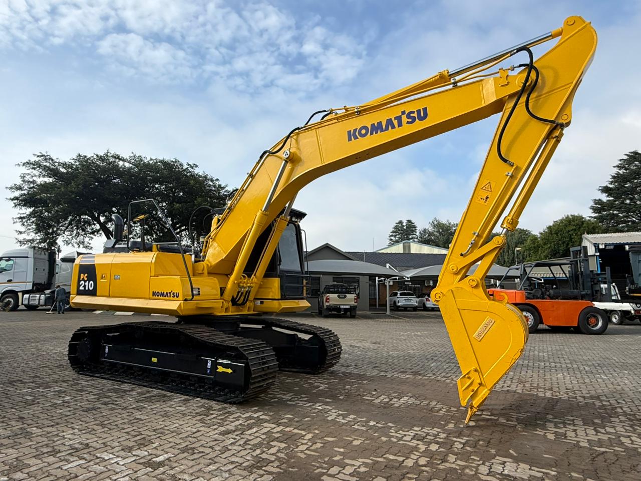 whatsapp image 2026 01 30 at 7 55 08 am.jpeg | Pomona Truck Sales