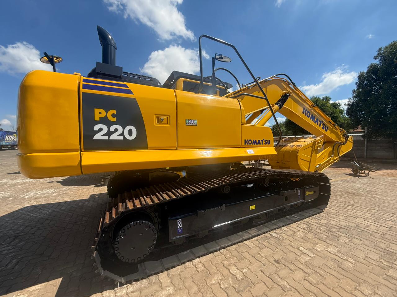 2022 KOMATSU EXCAVATOR PC220-8 (A1321)