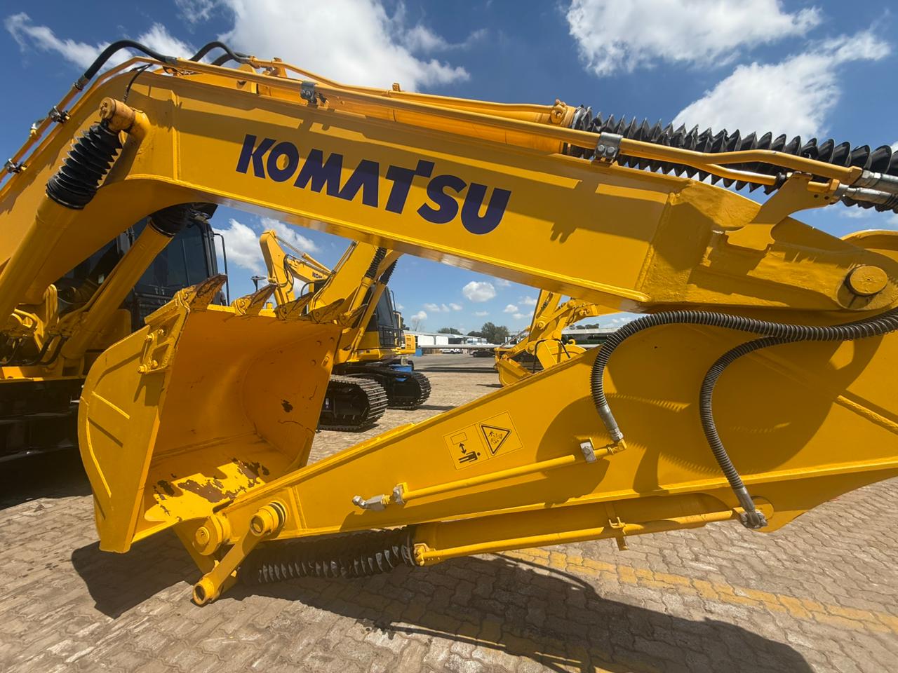 2022 KOMATSU EXCAVATOR PC220-8 (A1321)
