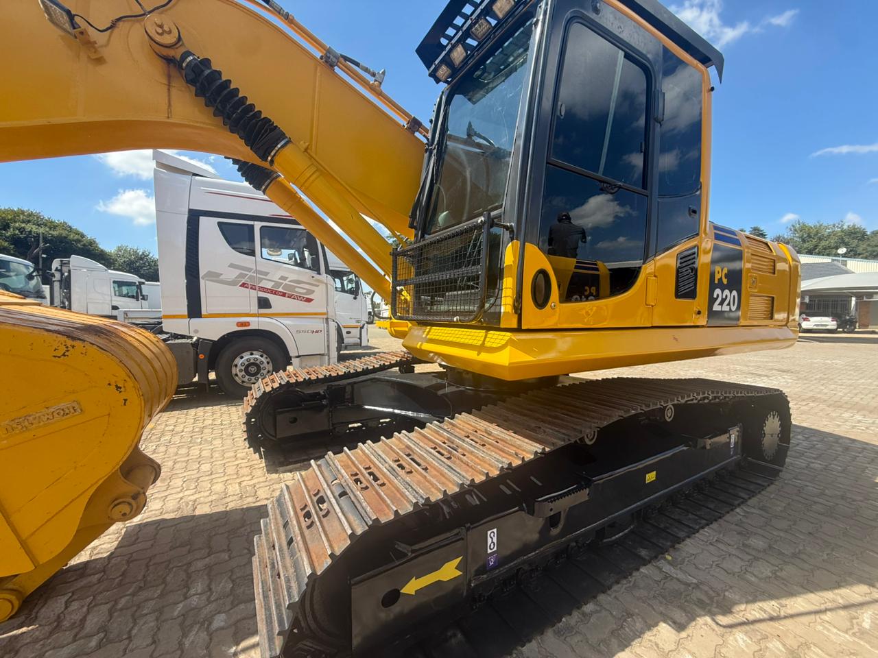 2022 KOMATSU EXCAVATOR PC220-8 (A1321)