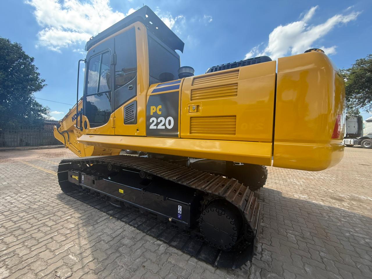 2022 KOMATSU EXCAVATOR PC220-8 (A1321)
