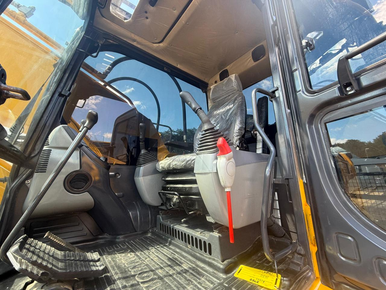 2022 KOMATSU EXCAVATOR PC220-8 (A1321)