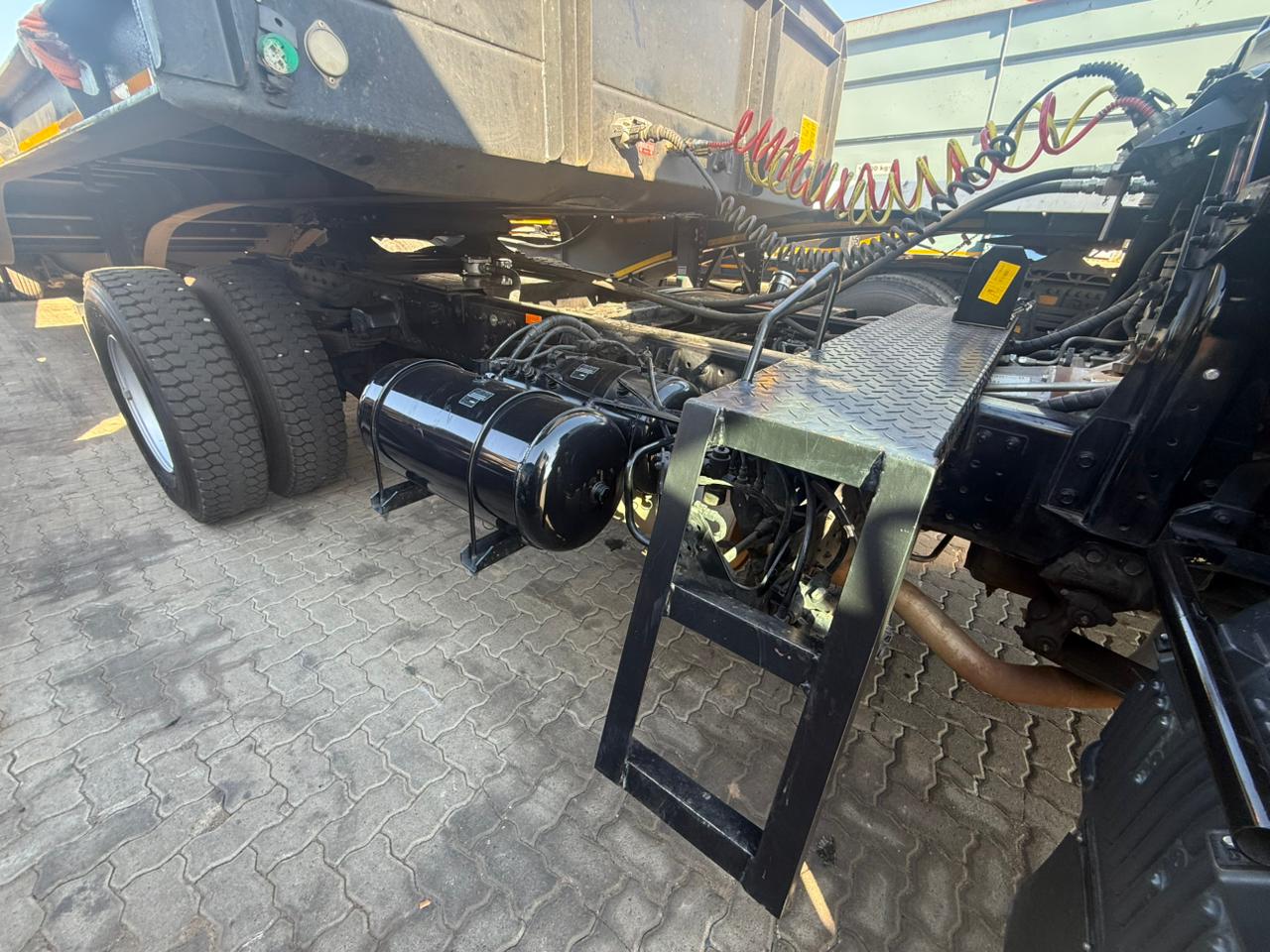 2025 HINO 500 1627 TRUCK TRACTOR (CS256)