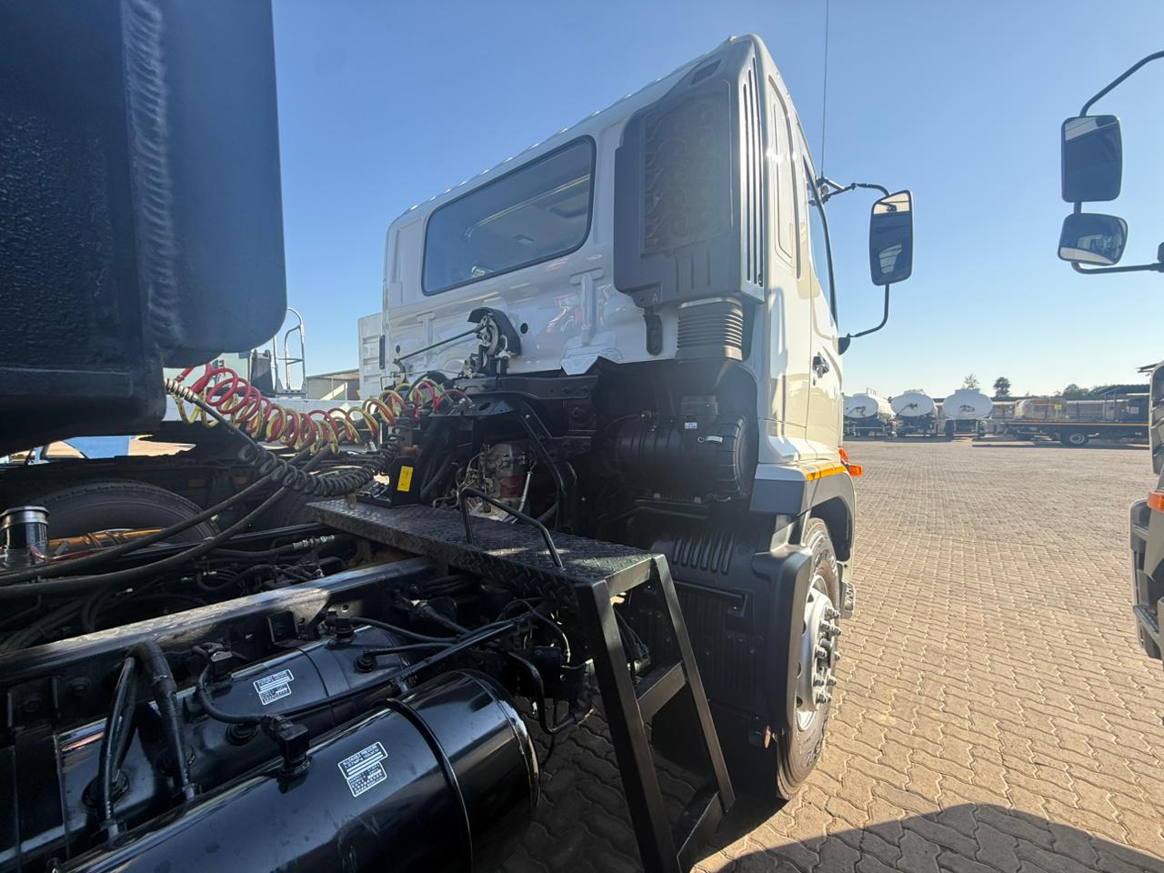 2025 HINO 500 1627 TRUCK TRACTOR (CS256)