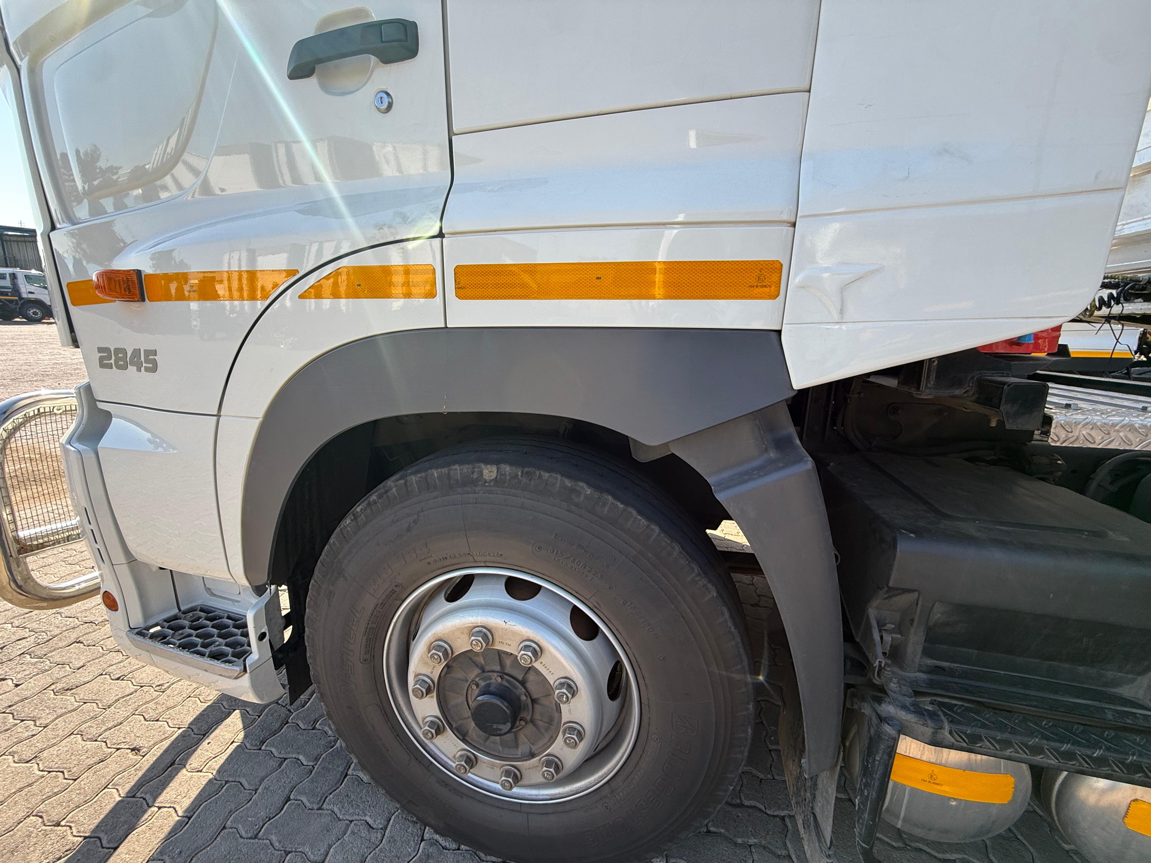 2025 HINO 700 2845 TRUCK TRACTOR (CS254) FOR SALE 64501 KMS