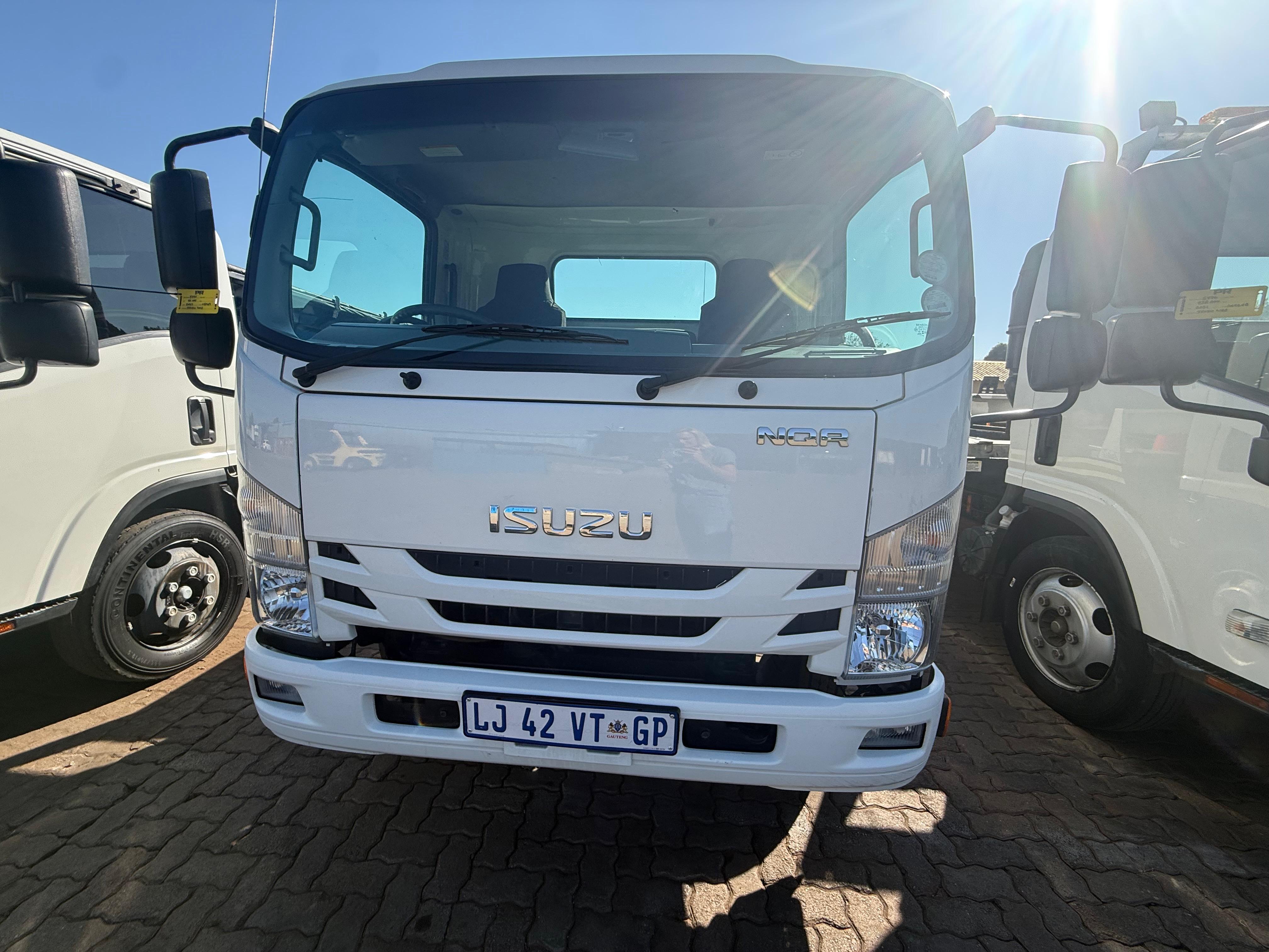 2023 ISUZU NQR ROLLBACK (SN5771)