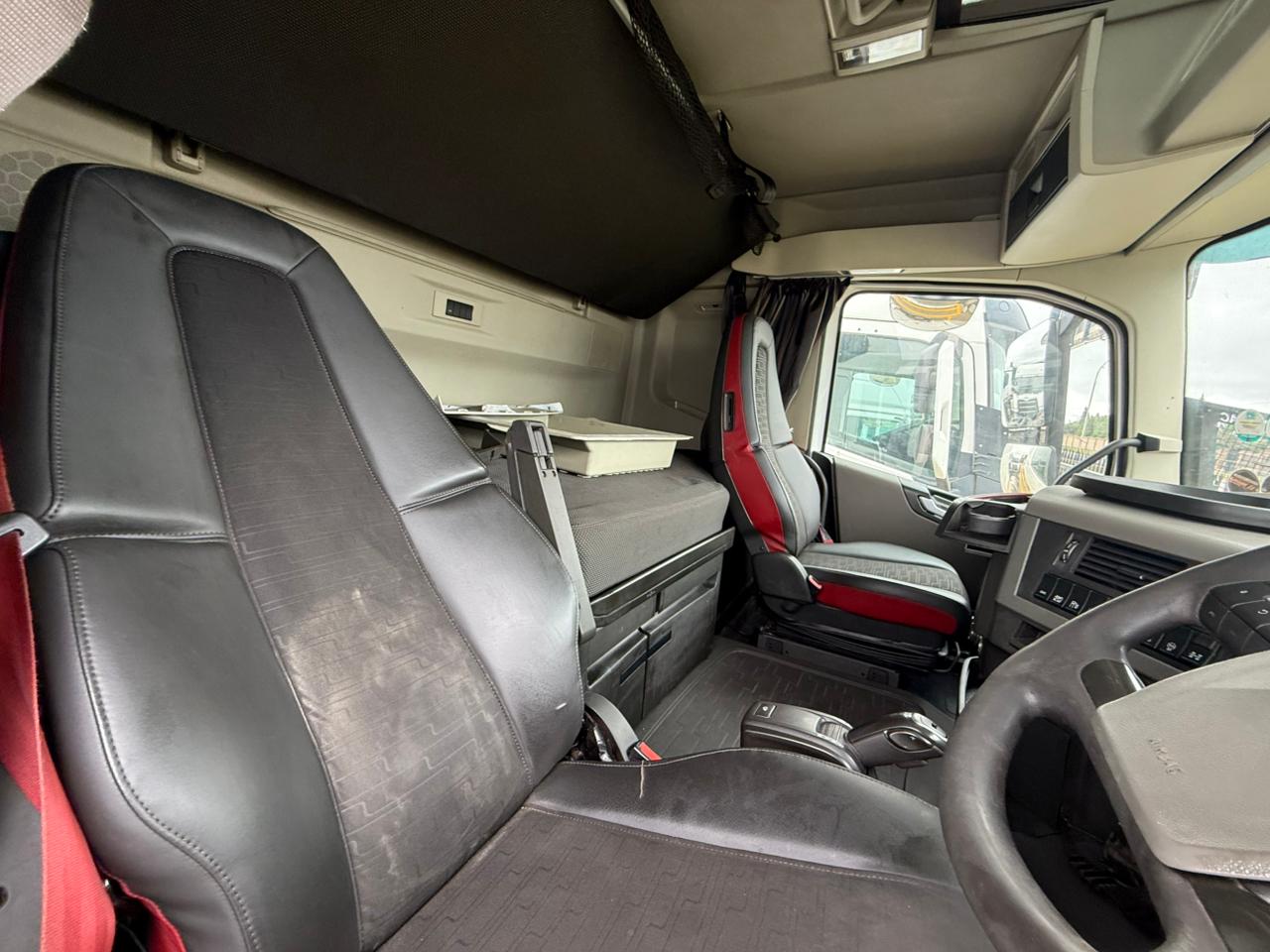 2021 VOLVO FH440 TRUCK TRACTOR (IS947)