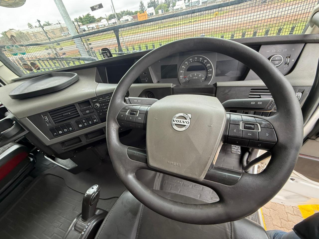 2021 VOLVO FH440 TRUCK TRACTOR (IS947)