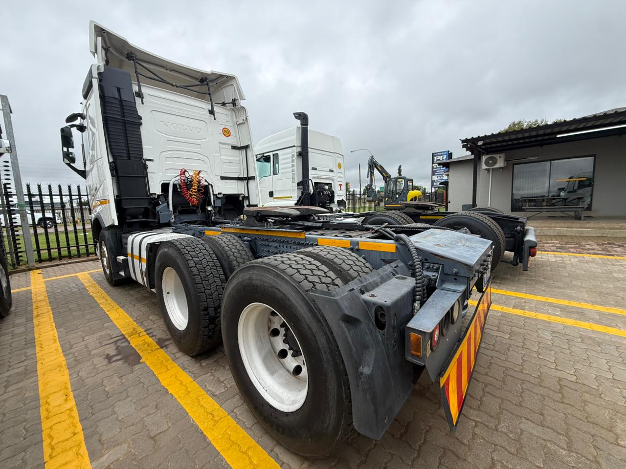 2021 VOLVO FH440 TRUCK TRACTOR (IS947)