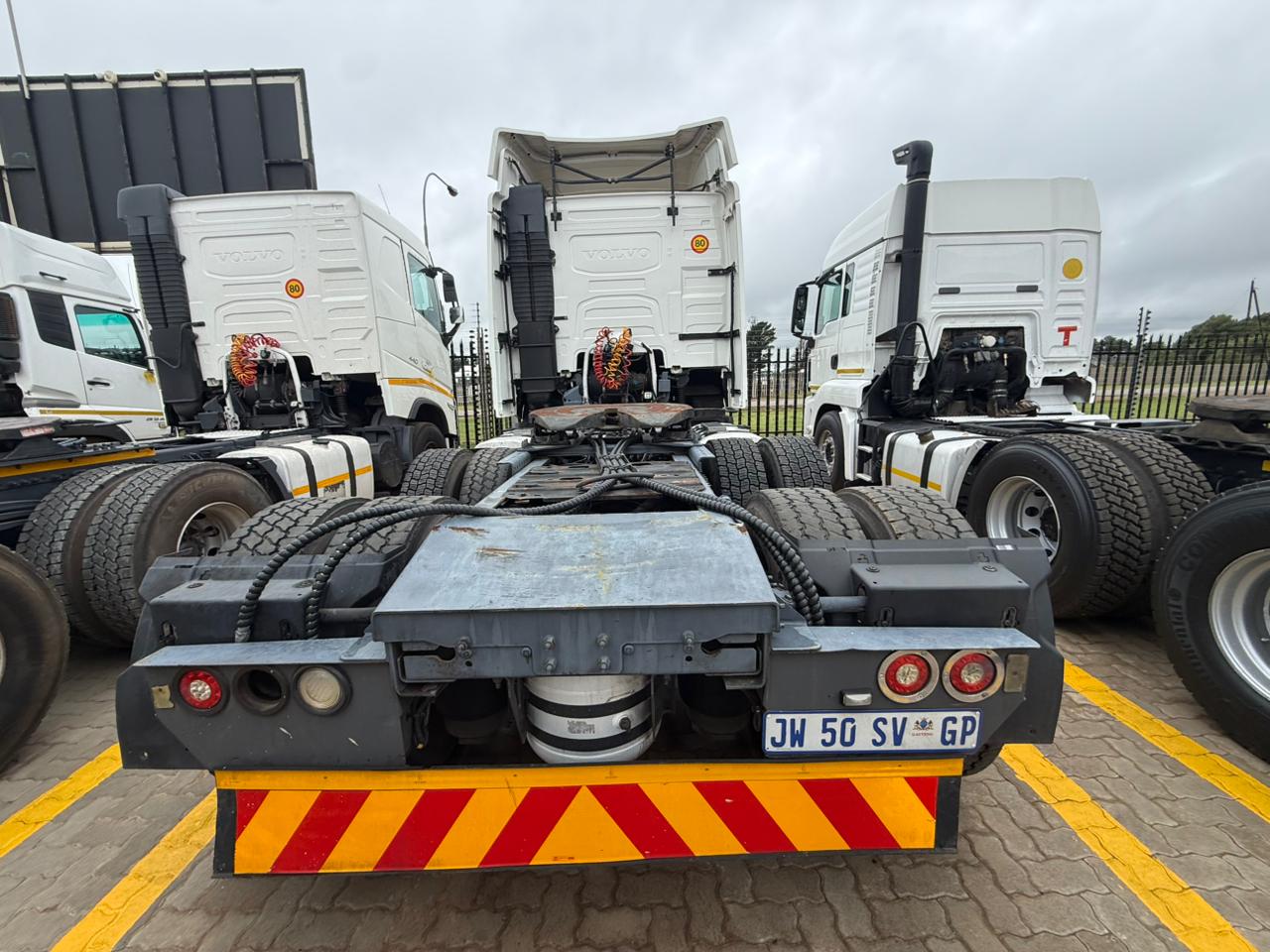 2021 VOLVO FH440 TRUCK TRACTOR (IS947)