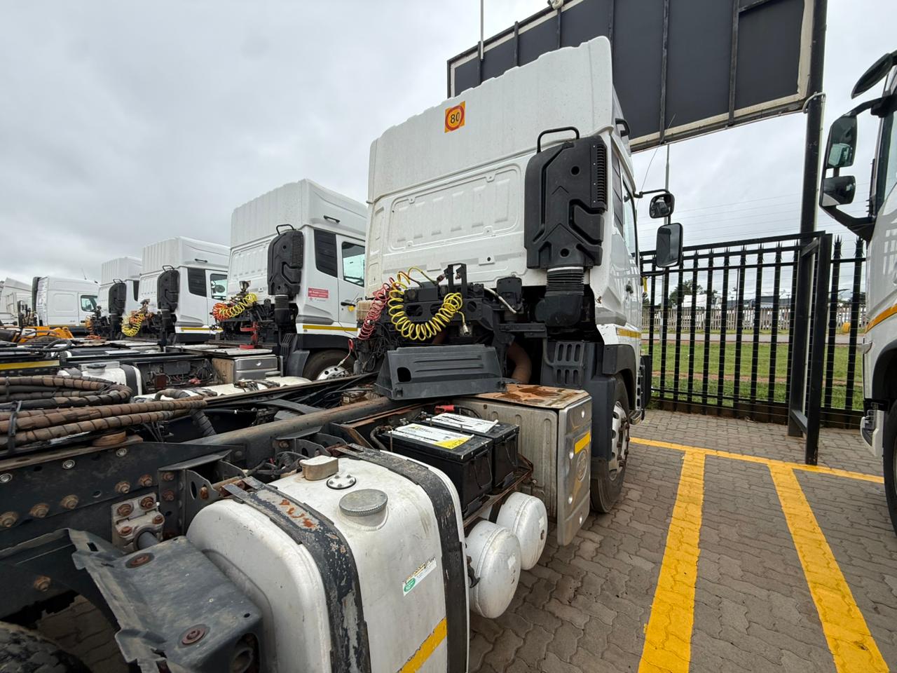 2021 UD QUON GW 26-460 TRUCK TRACTOR (IS910)