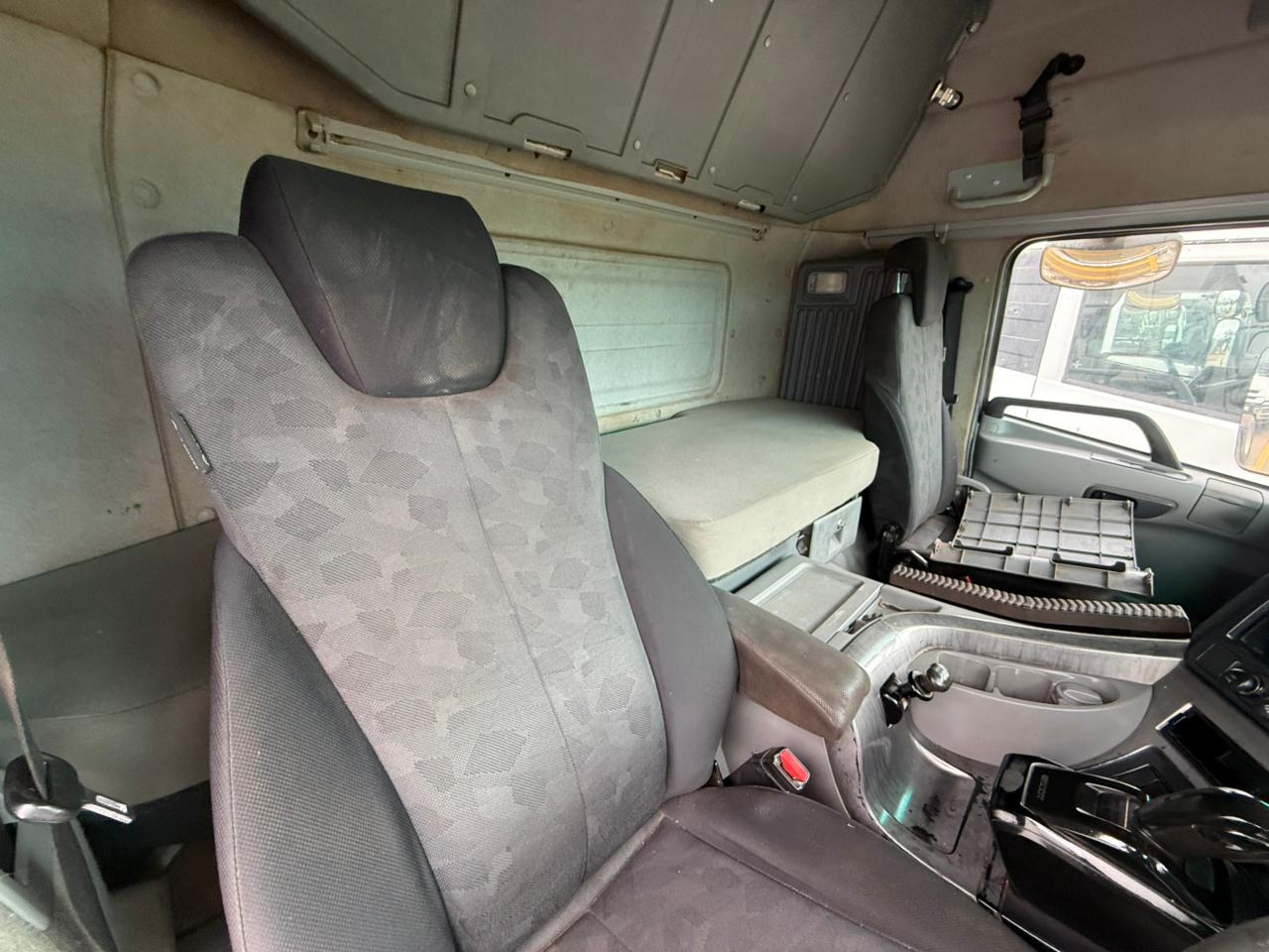 2021 UD QUON GW 26-460 TRUCK TRACTOR (IS910)