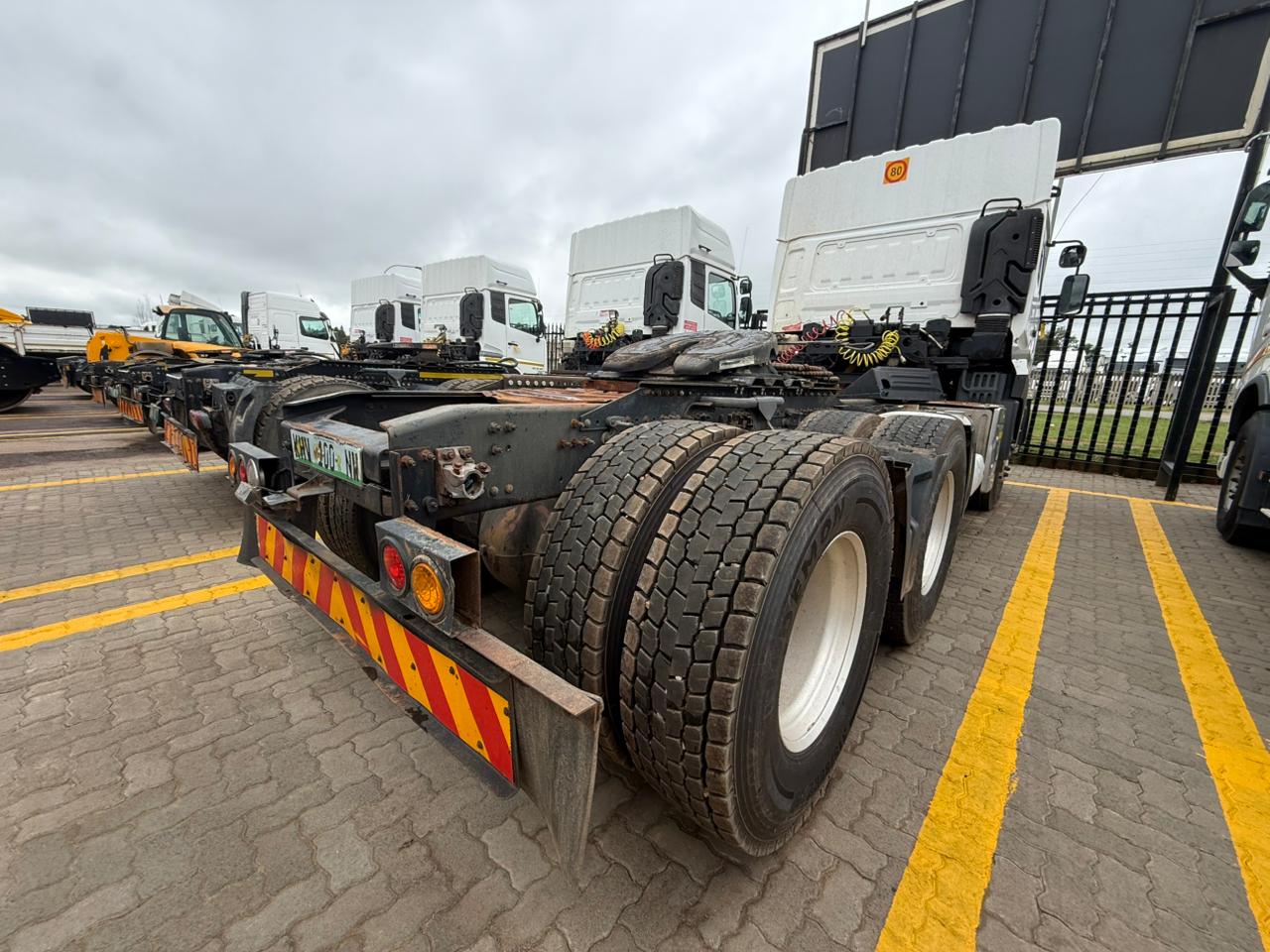 2021 UD QUON GW 26-460 TRUCK TRACTOR (IS910)