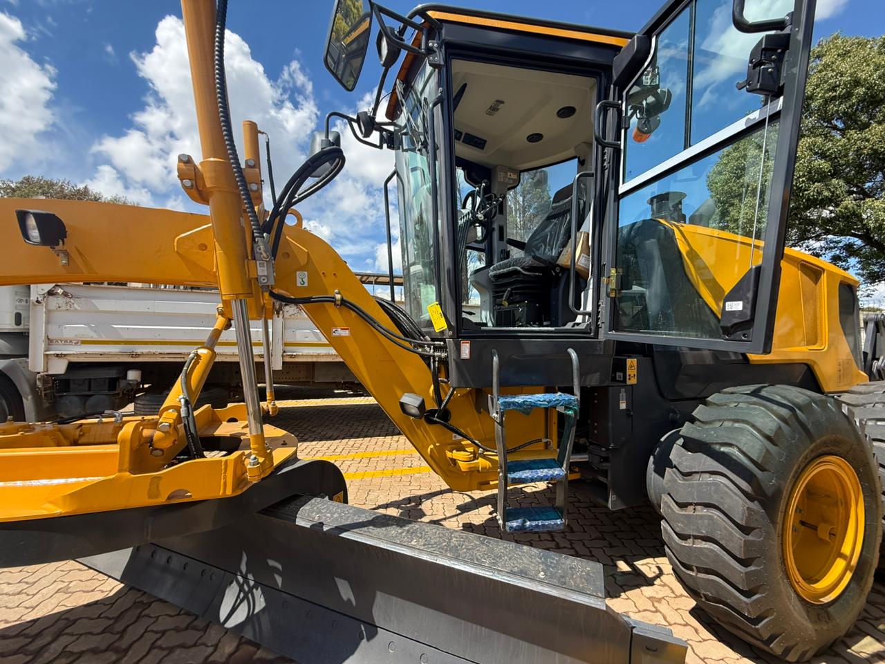 2026 LIUGONG 4215D GRADER (A1342)