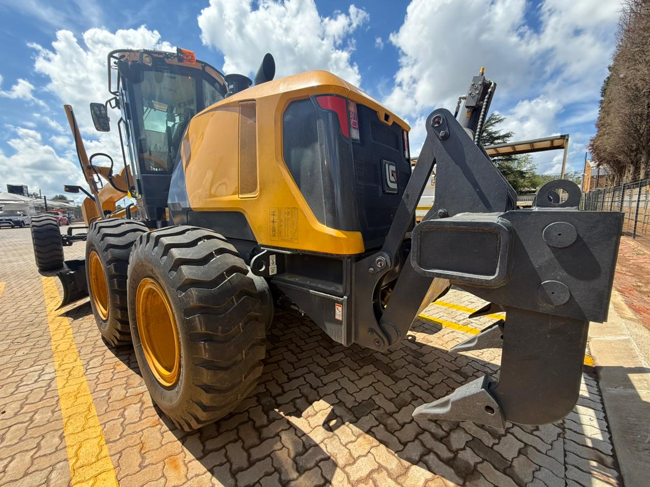 2026 LIUGONG 4215D GRADER (A1342)