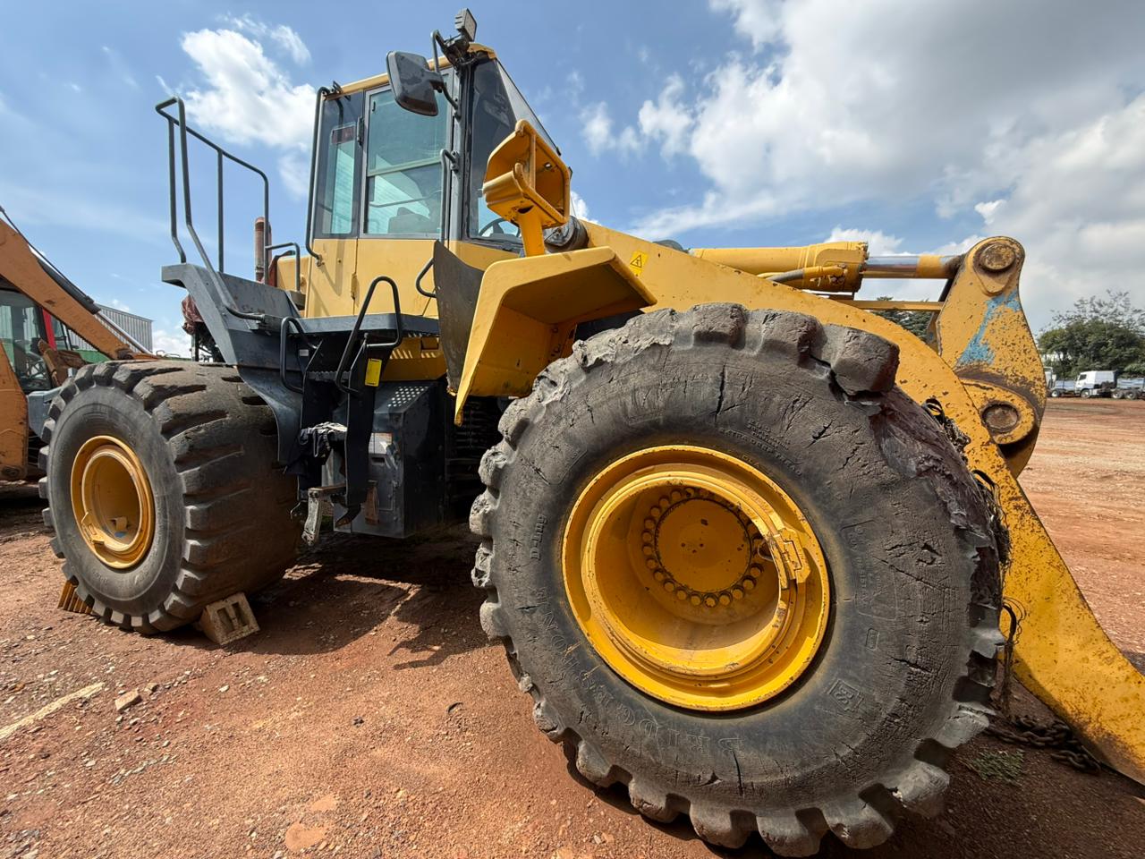 USED KOMATSU FRONT END LOWDER - NON-RUNNER (A1355)