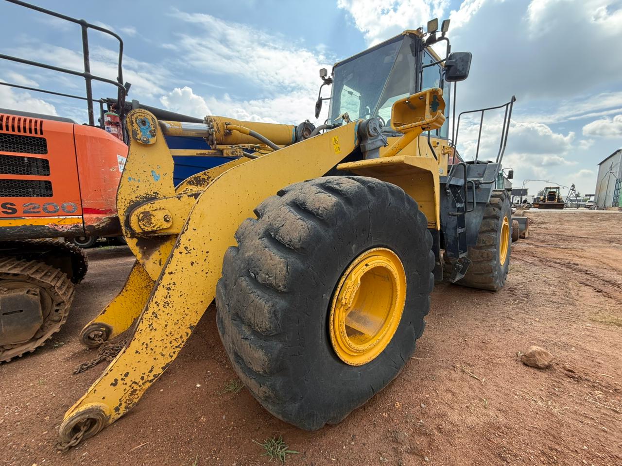 USED KOMATSU FRONT END LOWDER - NON-RUNNER (A1355)