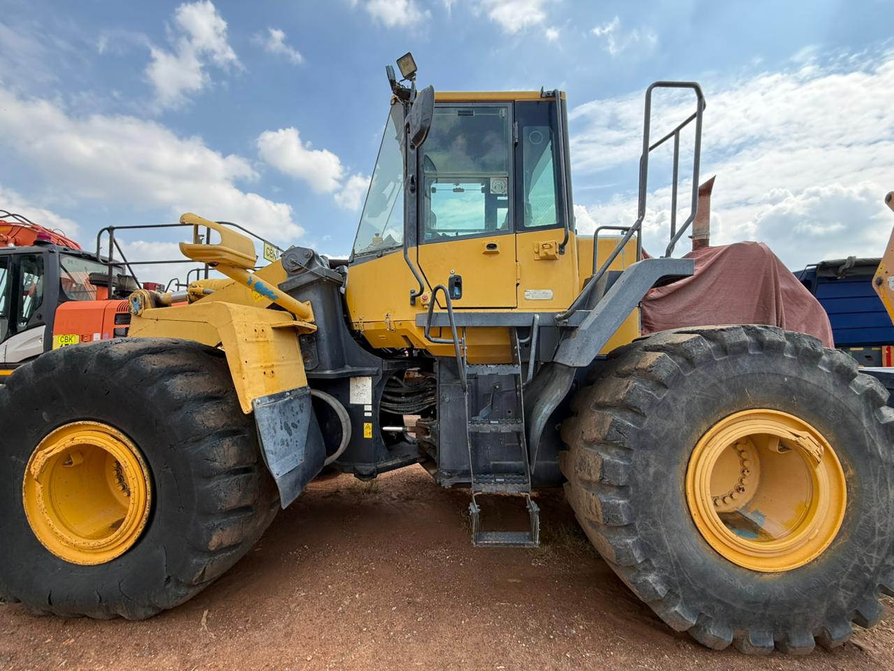 USED KOMATSU FRONT END LOWDER - NON-RUNNER (A1355)