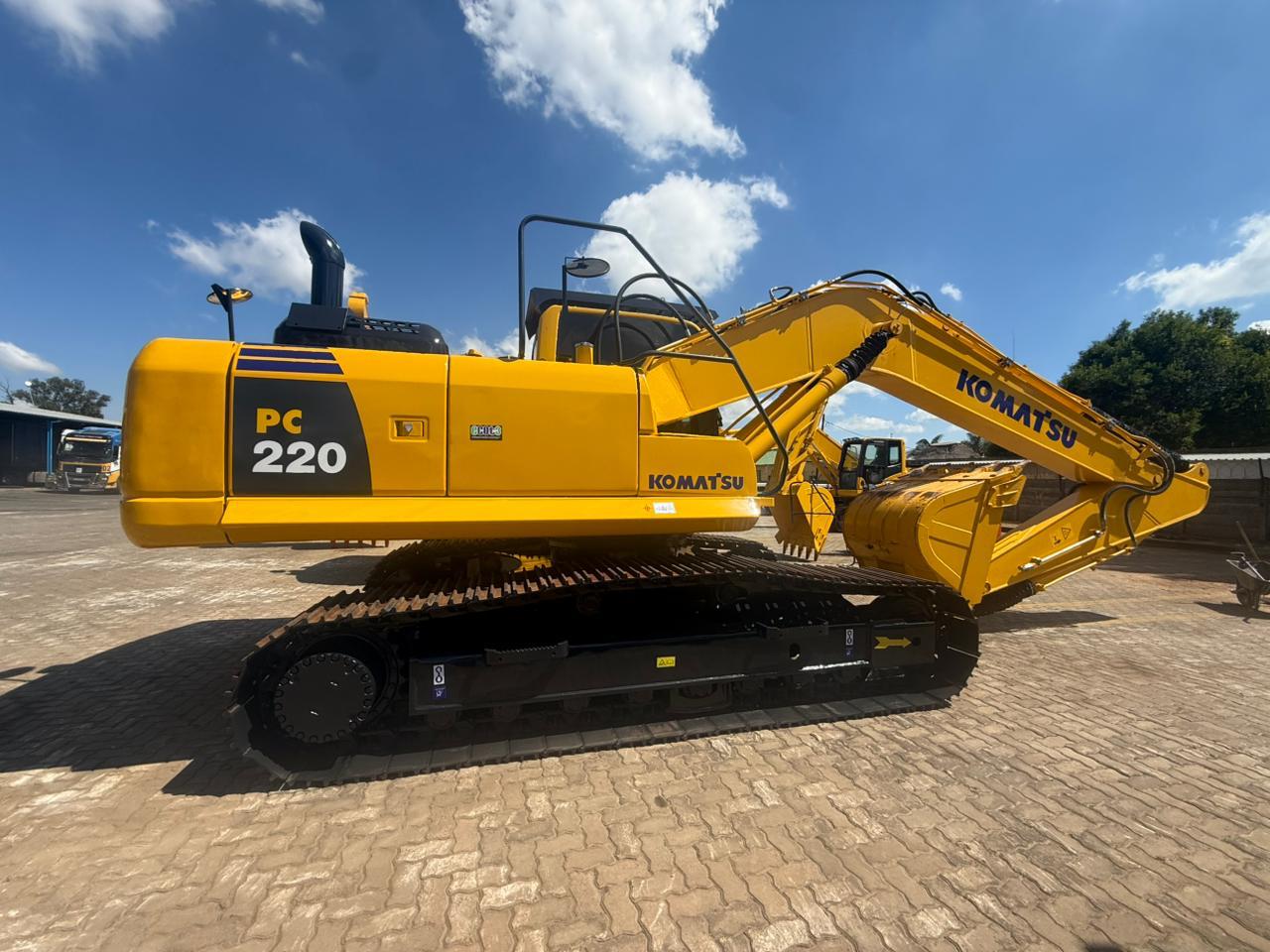 2022 KOMATSU PC220-8 EXCAVATOR (A1325)