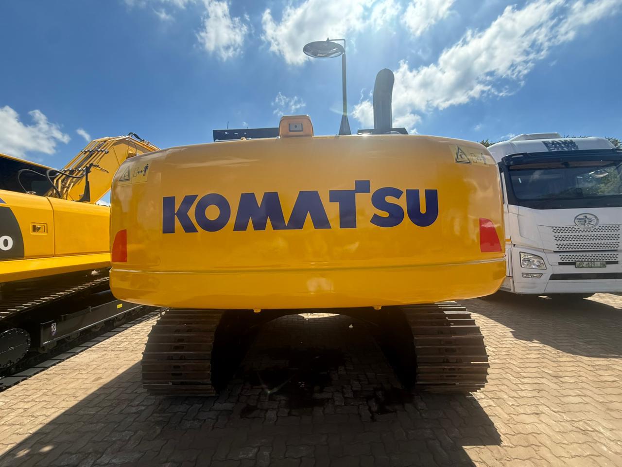 2022 KOMATSU PC220-8 EXCAVATOR (A1325)