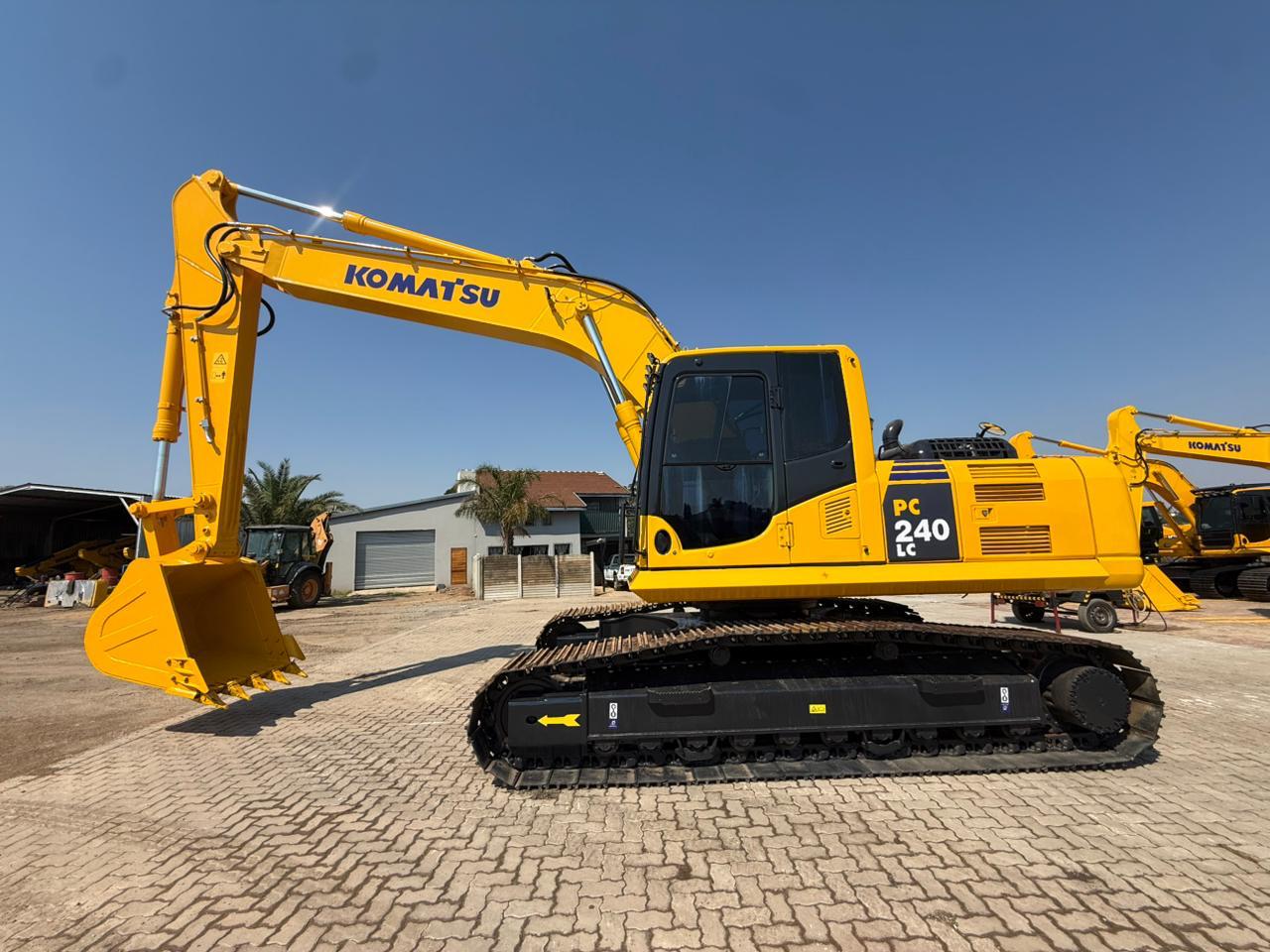 2022 KOMATSU PC240-8 EXCAVATOR (A1327)